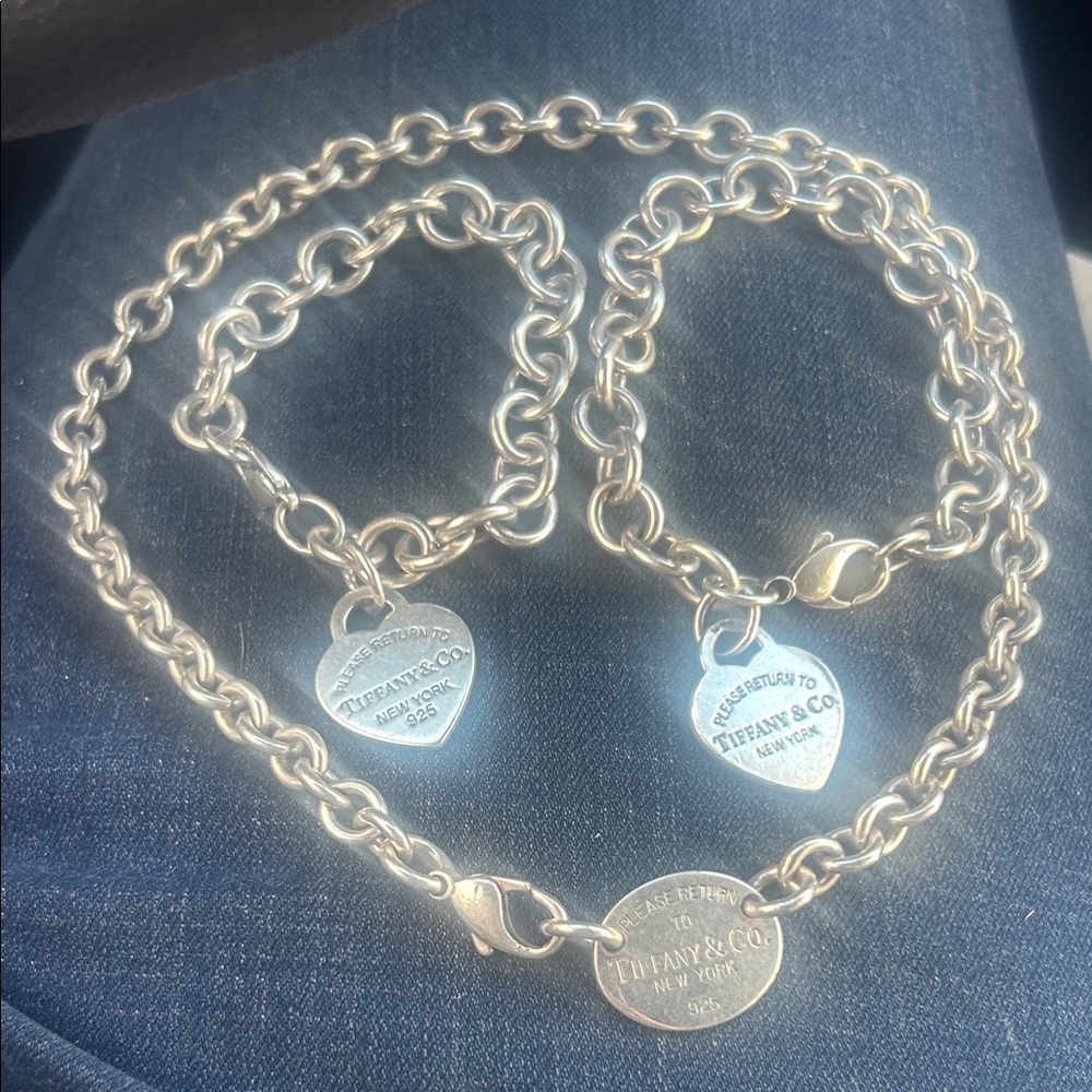 Authentic Tiffany’s necklace and 2 bracelets return to Tiffany’s